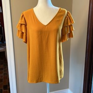 Entro triple ruffle sleeve v neck top szM